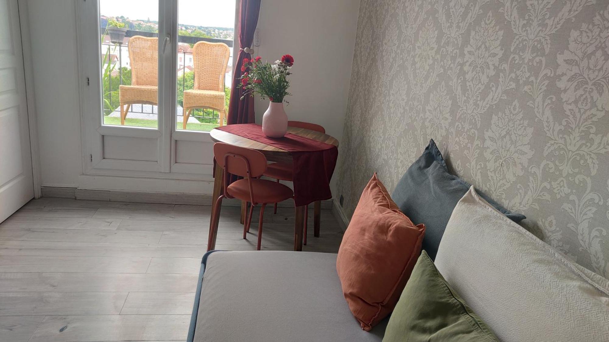 Appartement entier avec beau balcon - 5 minutes à pied de Melun Gare Extérieur photo